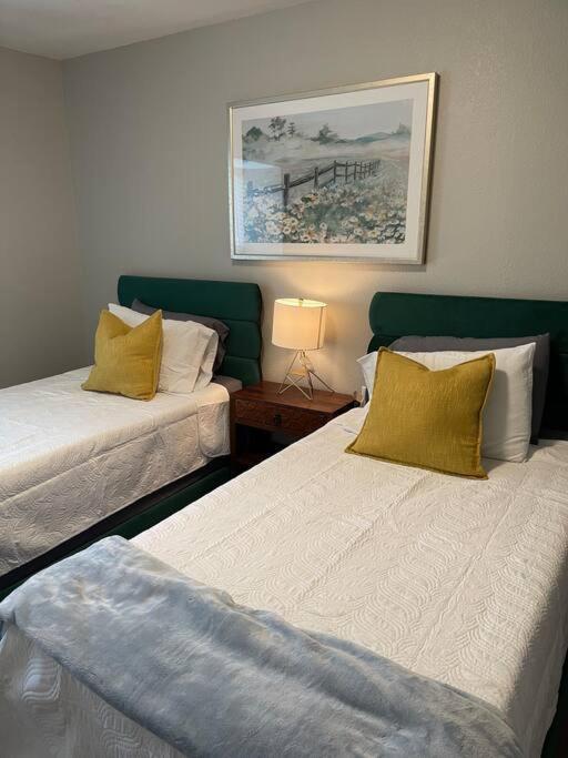 The Mary Lou - 2 Bedroom Apt In Quilt Town, Usa Hamilton Extérieur photo